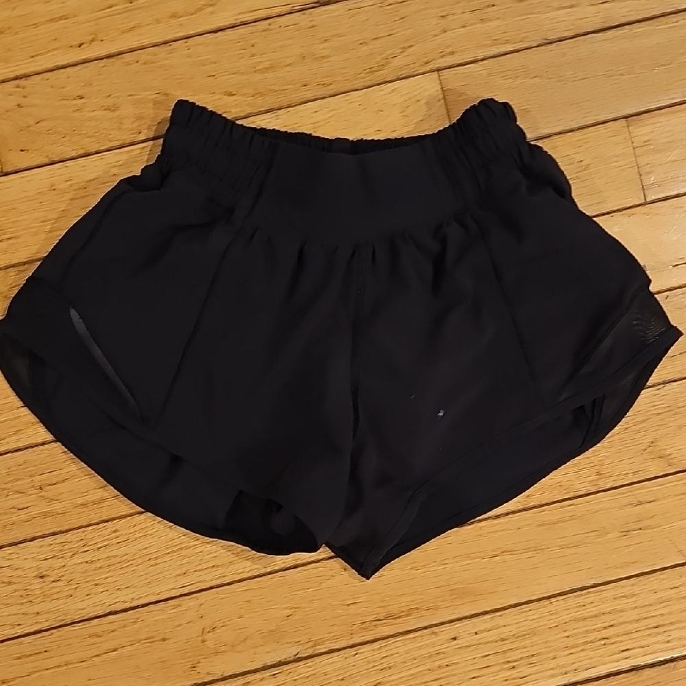 Lululemon Hotty Hot Shorts sz 0